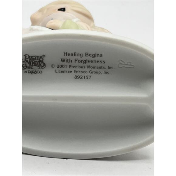 Precious Moments Figurine Healing Begins with Forgiveness 892157 from 2001 - Picture 9 of 10